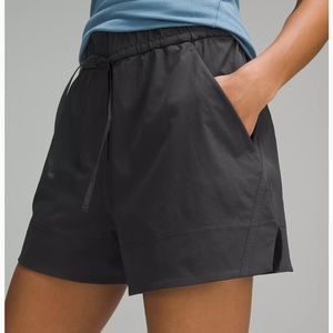 ISO lululemon Cinchable Waist High-Rise Woven Short 3.5" small charcoal gray
